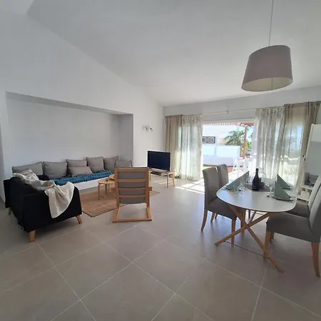 Newly Refurbished In Prime Location Апартаменты