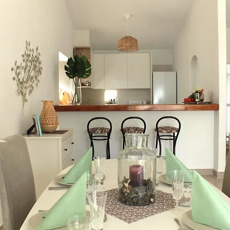 Newly Refurbished In Prime Location * Плая-де-лас-Америкас