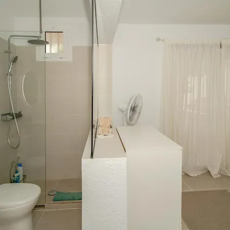 Apartment Newly Refurbished In Prime Location *