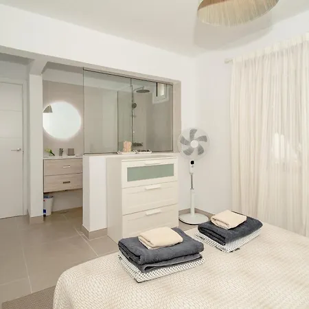 Newly Refurbished In Prime Location Apartment Playa de las Americas (Tenerife)