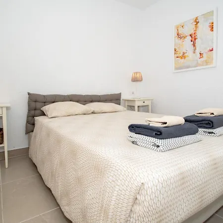 Newly Refurbished In Prime Location Playa de las Americas (Tenerife)