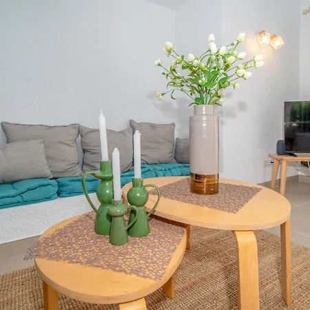 Newly Refurbished In Prime Location Apartment