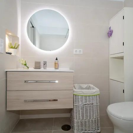 Apartment Newly Refurbished In Prime Location *