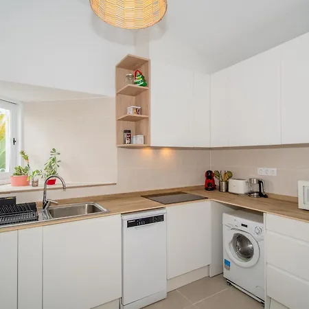 Newly Refurbished In Prime Location Плая-де-лас-Америкас