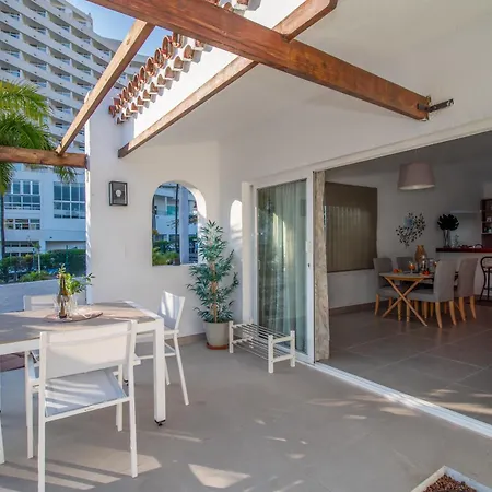 Newly Refurbished In Prime Location Apartment *